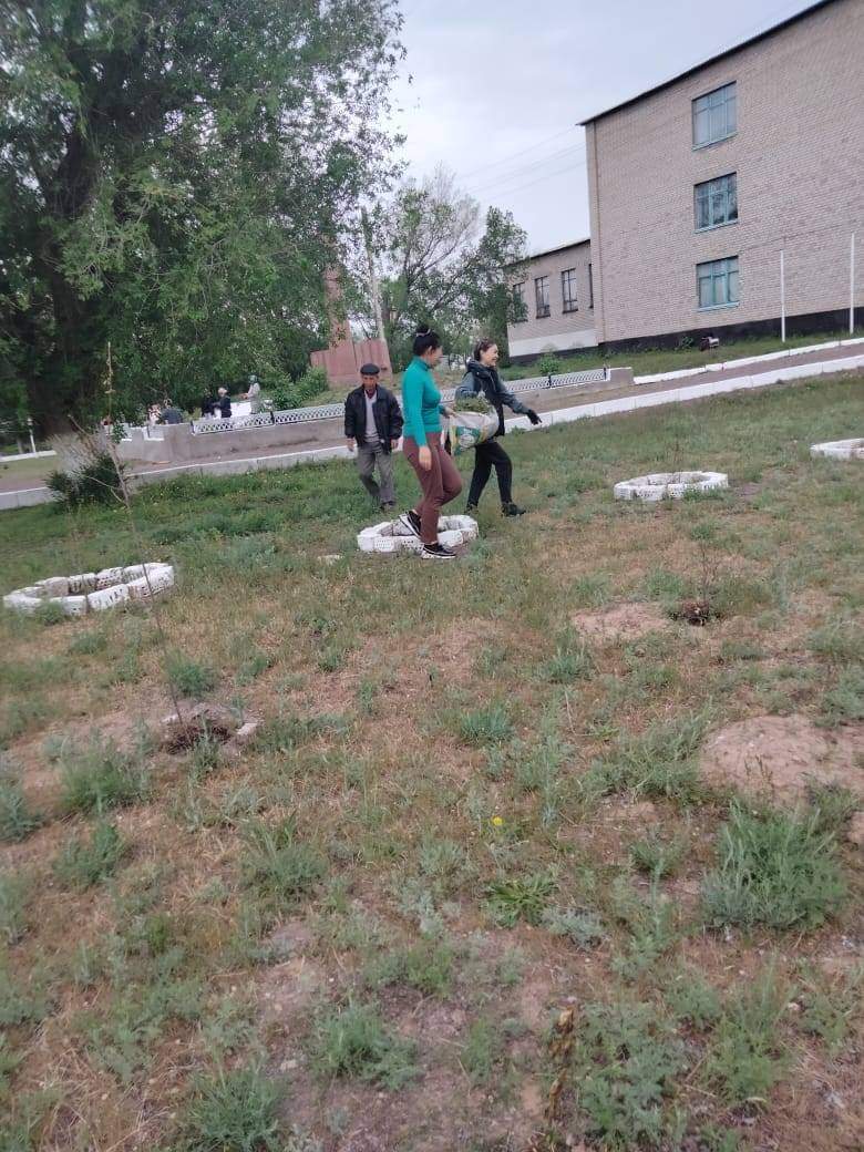 Мектеп ұжымы сенбілікке шықты. 30.04.2022