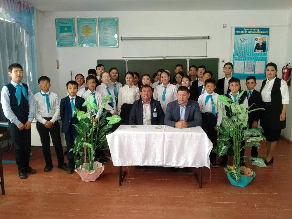 Ауыл әкімі Шоңбаев Рашит Сәткенұлымен кездесу ұйымдастырылды.