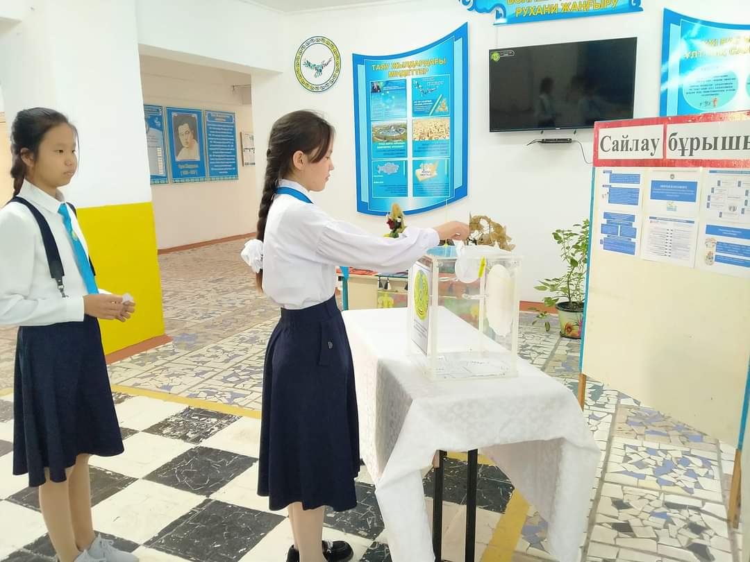  "Мектеп парламенті" президентінің сайлауы өткізілді. Сайлауға 5 үміткер қатысты.  а