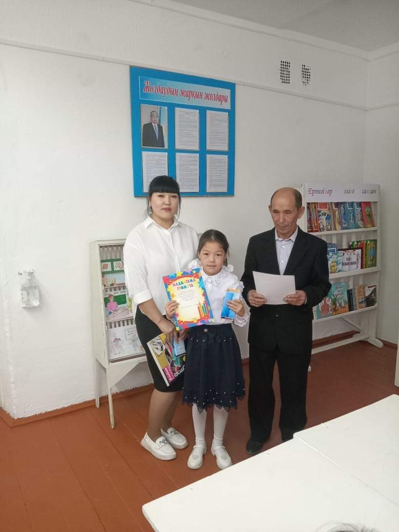 «Ұстаздар күні» мерекесі қарсаңында «Ұстазыңды ұлықта»  атты мектепішілік сурет  байқауы