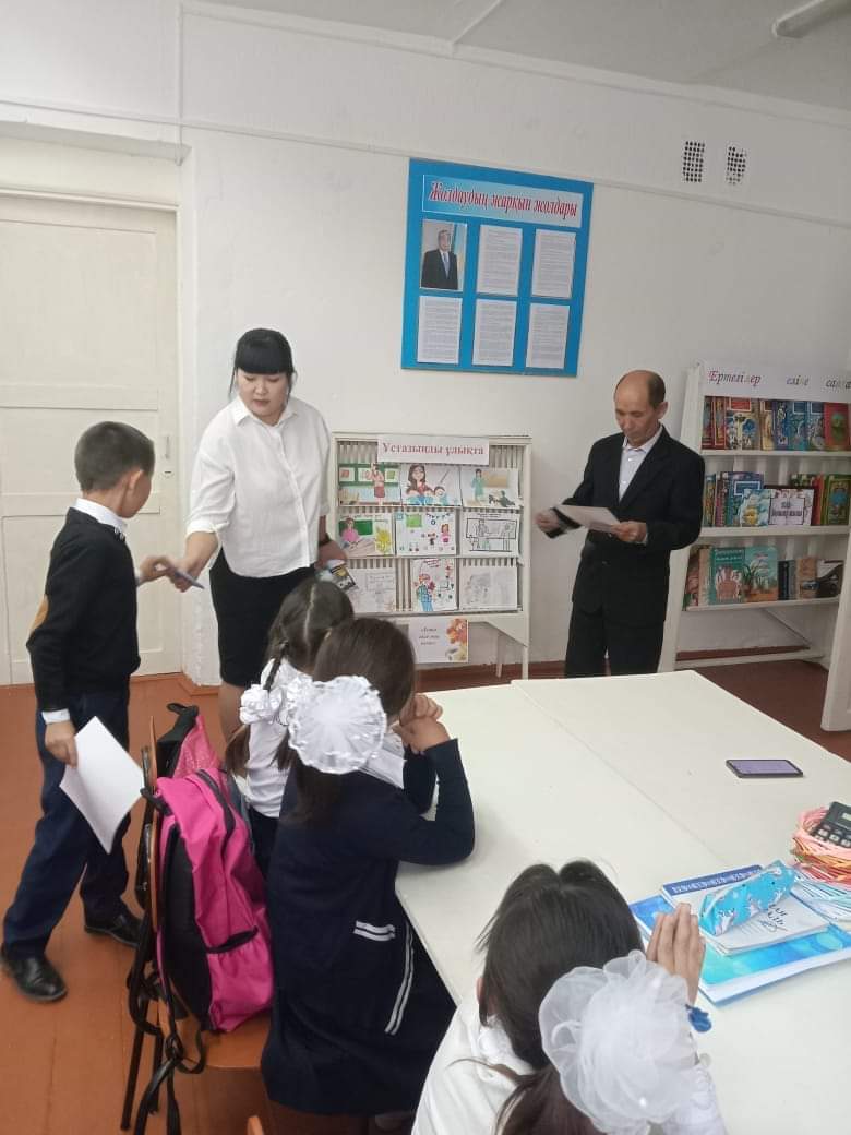 «Ұстаздар күні» мерекесі қарсаңында «Ұстазыңды ұлықта»  атты мектепішілік сурет  байқауы